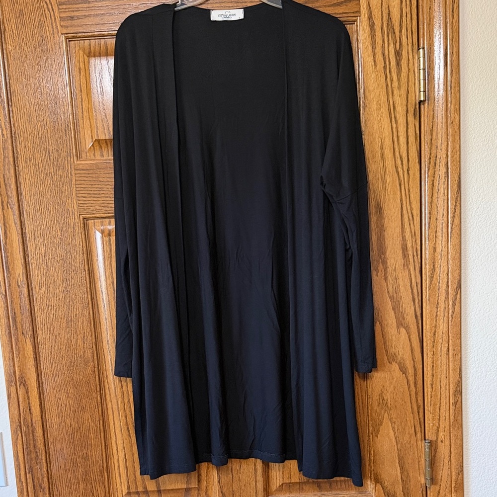 Carly Jean Black Kimono